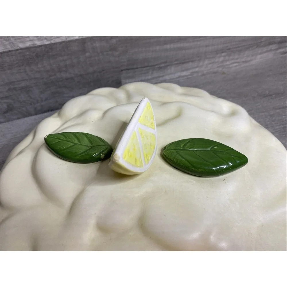 Vintage Lemon Meringue Recipe Pie Dish w 3-D Lid Ceramic Pie Dish